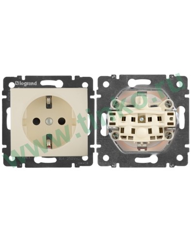 Розетка Valena 2К+3 с защитными шторками, на винтах 16А 250В, слоновая кость (774321). Розетка. LegranD в Хабаровске