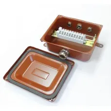 КС-10 УХЛ1,5 IP65 латунный ввод (zeta30335). Коробка соединительная. ЗЭТА